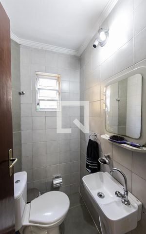 Casa à venda com 165m², 3 quartos e 3 vagas Casa à venda com 165m², 3 quartos e 3 vagasLavabo