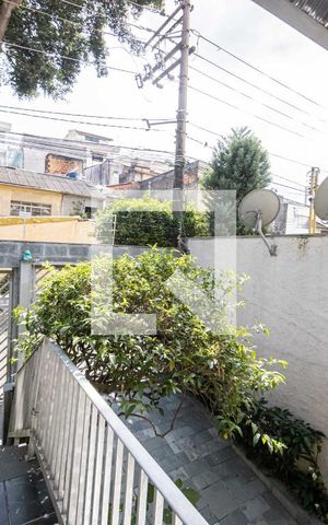 Casa à venda com 165m², 3 quartos e 3 vagas Casa à venda com 165m², 3 quartos e 3 vagasFachada