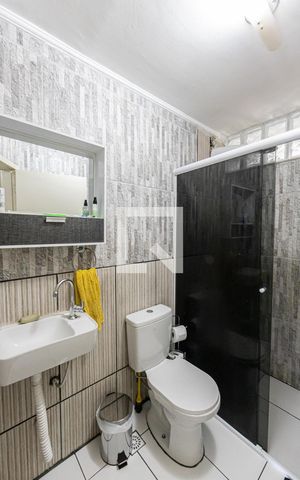 Casa à venda com 165m², 3 quartos e 3 vagas Casa à venda com 165m², 3 quartos e 3 vagasBanheiro Social
