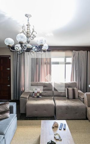 Casa à venda com 165m², 3 quartos e 3 vagas Casa à venda com 165m², 3 quartos e 3 vagasSala