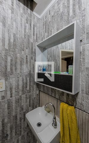 Casa à venda com 165m², 3 quartos e 3 vagas Casa à venda com 165m², 3 quartos e 3 vagasBanheiro Social