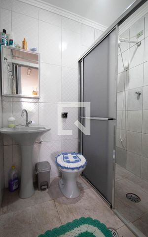 Casa à venda com 90m², 3 quartos e 2 vagas Casa à venda com 90m², 3 quartos e 2 vagasBanheiro Corredor (Casa 1)