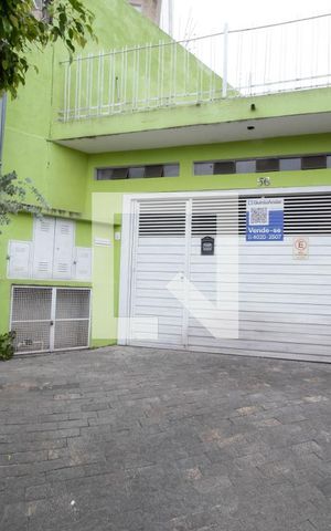 Casa à venda com 90m², 3 quartos e 2 vagas Casa à venda com 90m², 3 quartos e 2 vagasFachada