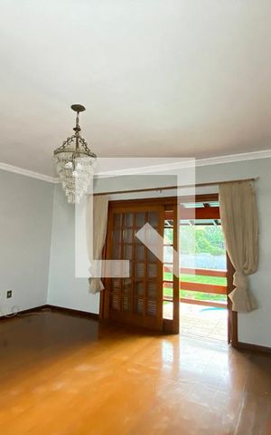 Casa à venda com 411m², 4 quartos e 3 vagasSuíte 2