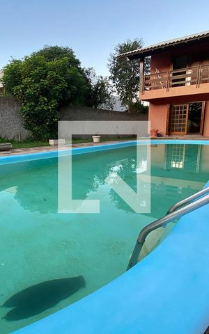 Casa à venda com 411m², 4 quartos e 3 vagasPiscina