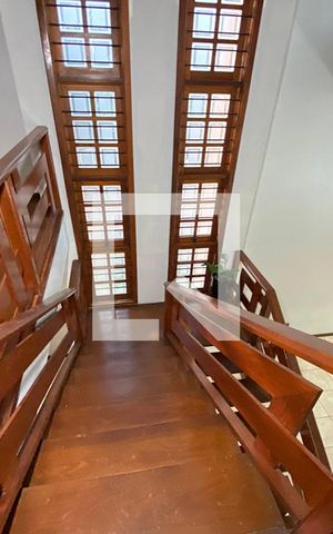 Casa à venda com 411m², 4 quartos e 3 vagasEscada