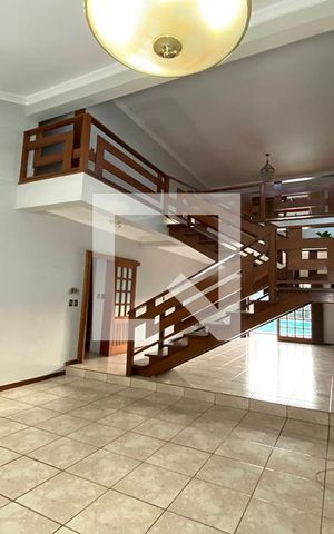 Casa à venda com 411m², 4 quartos e 3 vagasSala