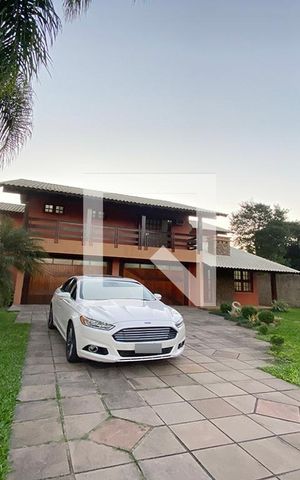 Casa à venda com 411m², 4 quartos e 3 vagasFachada