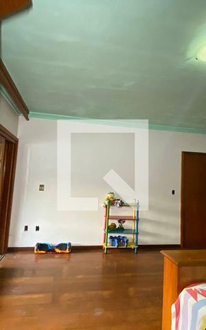 Casa à venda com 411m², 4 quartos e 3 vagasSuíte 4