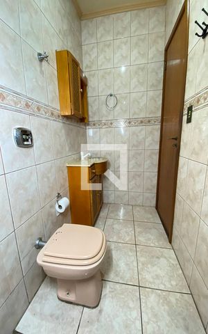 Casa à venda com 411m², 4 quartos e 3 vagasBanheiro da Suíte 1
