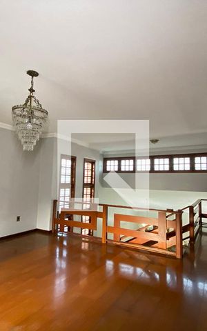 Casa à venda com 411m², 4 quartos e 3 vagasSuíte 2