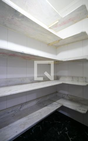 Casa à venda com 400m², 3 quartos e 4 vagas Casa à venda com 400m², 3 quartos e 4 vagasDespensa