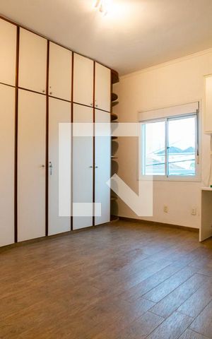 Casa à venda com 400m², 3 quartos e 4 vagas Casa à venda com 400m², 3 quartos e 4 vagasQuarto 1