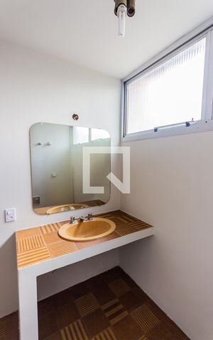 Apartamento à venda com 273m², 4 quartos e 3 vagas Apartamento à venda com 273m², 4 quartos e 3 vagasBanheiro da Suíte 1