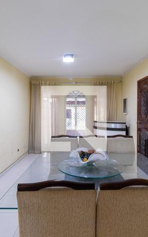 Casa à venda com 164m², 4 quartos e 2 vagas Casa à venda com 164m², 4 quartos e 2 vagasSala de Estar e Jantar