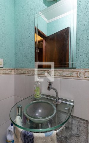 Casa à venda com 164m², 4 quartos e 2 vagas Casa à venda com 164m², 4 quartos e 2 vagasLavabo