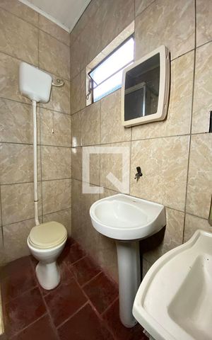 Casa à venda com 50m², 6 quartos e 2 vagasBanheiro