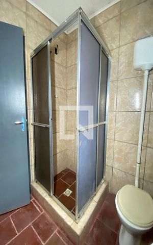 Casa à venda com 50m², 6 quartos e 2 vagasBanheiro