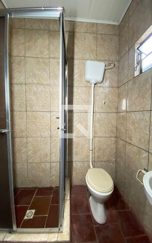 Casa à venda com 50m², 6 quartos e 2 vagasBanheiro