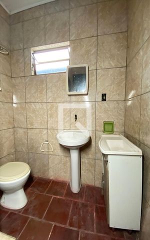 Casa à venda com 50m², 6 quartos e 2 vagasBanheiro