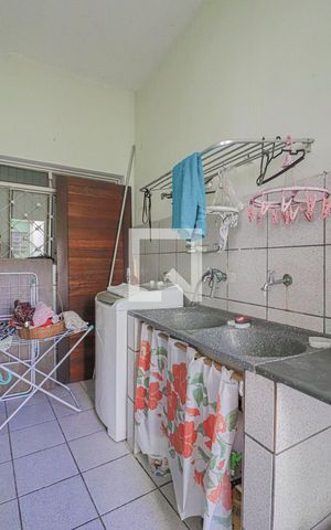 Casa à venda com 450m², 4 quartos e 3 vagasCasa 1 - Área de Serviço