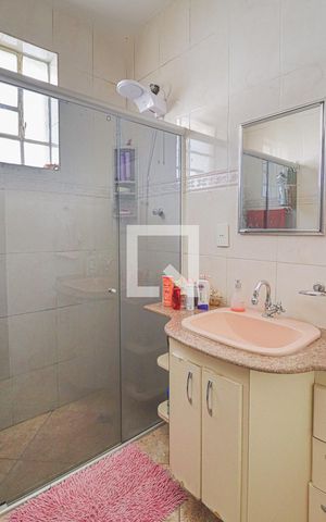 Casa à venda com 450m², 4 quartos e 3 vagasCasa 1 - Banheiro