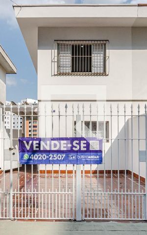 Casa à venda com 279m², 2 quartos e 2 vagas Casa à venda com 279m², 2 quartos e 2 vagasFachada