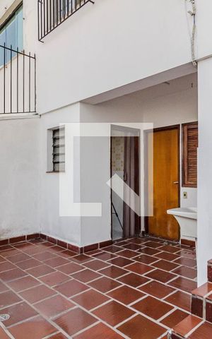 Casa à venda com 279m², 2 quartos e 2 vagas Casa à venda com 279m², 2 quartos e 2 vagasTerraço