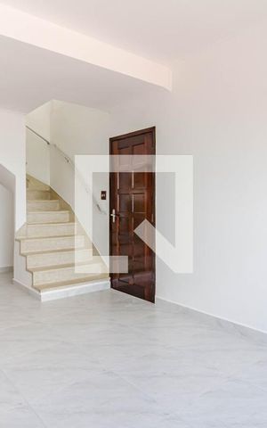 Casa à venda com 279m², 2 quartos e 2 vagas Casa à venda com 279m², 2 quartos e 2 vagasSala