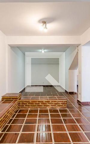Casa à venda com 279m², 2 quartos e 2 vagas Casa à venda com 279m², 2 quartos e 2 vagasSalão de festas