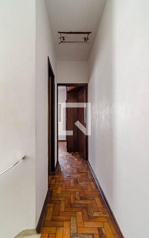 Casa à venda com 279m², 2 quartos e 2 vagas Casa à venda com 279m², 2 quartos e 2 vagasCorredor