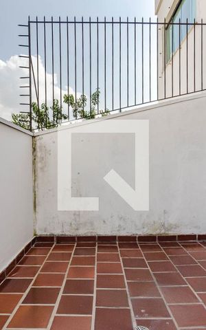 Casa à venda com 279m², 2 quartos e 2 vagas Casa à venda com 279m², 2 quartos e 2 vagasTerraço