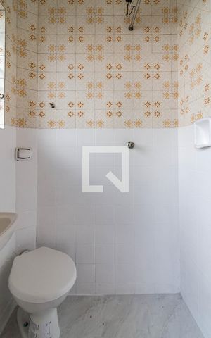 Casa à venda com 279m², 2 quartos e 2 vagas Casa à venda com 279m², 2 quartos e 2 vagasBanheiro de serviço