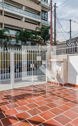 Casa à venda com 279m², 2 quartos e 2 vagas Casa à venda com 279m², 2 quartos e 2 vagasGaragem