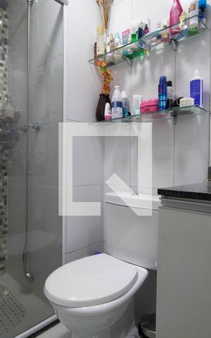 Apartamento à venda com 53m², 2 quartos e 1 vaga Apartamento à venda com 53m², 2 quartos e 1 vagaBanheiro