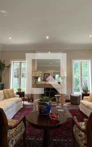 Casa à venda com 500m², 4 quartos e 4 vagas Casa à venda com 500m², 4 quartos e 4 vagasSala