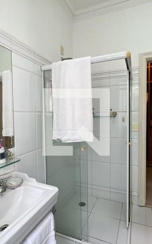Casa à venda com 500m², 4 quartos e 4 vagas Casa à venda com 500m², 4 quartos e 4 vagasBanheiro da Suíte 3
