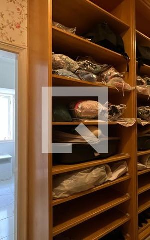 Casa à venda com 500m², 4 quartos e 4 vagas Casa à venda com 500m², 4 quartos e 4 vagasCloset da Suíte 3
