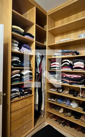 Casa à venda com 500m², 4 quartos e 4 vagas Casa à venda com 500m², 4 quartos e 4 vagasCloset 2 da Suíte 4