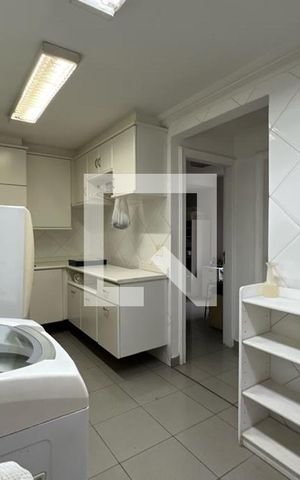 Casa à venda com 500m², 4 quartos e 4 vagas Casa à venda com 500m², 4 quartos e 4 vagasÁrea de Serviço