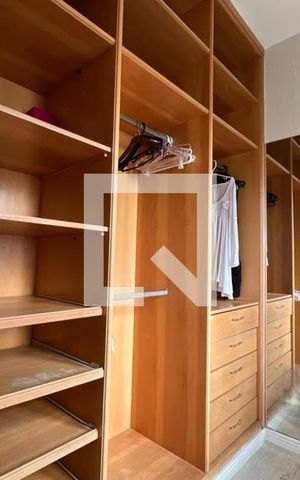 Casa à venda com 500m², 4 quartos e 4 vagas Casa à venda com 500m², 4 quartos e 4 vagasSuíte 2 - Armários