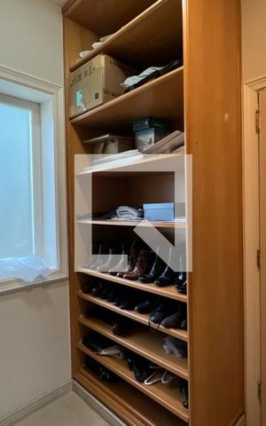 Casa à venda com 500m², 4 quartos e 4 vagas Casa à venda com 500m², 4 quartos e 4 vagasCloset 1 da Suíte 4