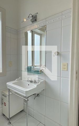 Casa à venda com 500m², 4 quartos e 4 vagas Casa à venda com 500m², 4 quartos e 4 vagasBanheiro da Suíte 1