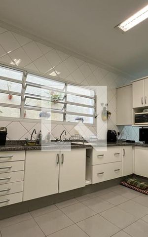 Casa à venda com 500m², 4 quartos e 4 vagas Casa à venda com 500m², 4 quartos e 4 vagasCozinha