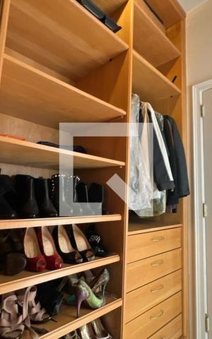 Casa à venda com 500m², 4 quartos e 4 vagas Casa à venda com 500m², 4 quartos e 4 vagasCloset da Suíte 1