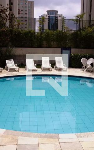 Apartamento à venda com 220m², 4 quartos e 3 vagas Apartamento à venda com 220m², 4 quartos e 3 vagasÁrea comum - Piscina