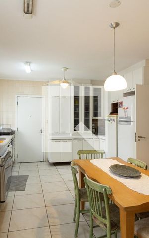 Apartamento à venda com 220m², 4 quartos e 3 vagas Apartamento à venda com 220m², 4 quartos e 3 vagasCozinha
