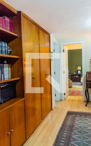 Apartamento à venda com 220m², 4 quartos e 3 vagas Apartamento à venda com 220m², 4 quartos e 3 vagasCorredor