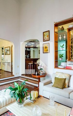 Apartamento à venda com 220m², 4 quartos e 3 vagas Apartamento à venda com 220m², 4 quartos e 3 vagasSala