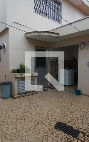 Casa à venda com 178m², 3 quartos e 6 vagas Casa à venda com 178m², 3 quartos e 6 vagasQuintal